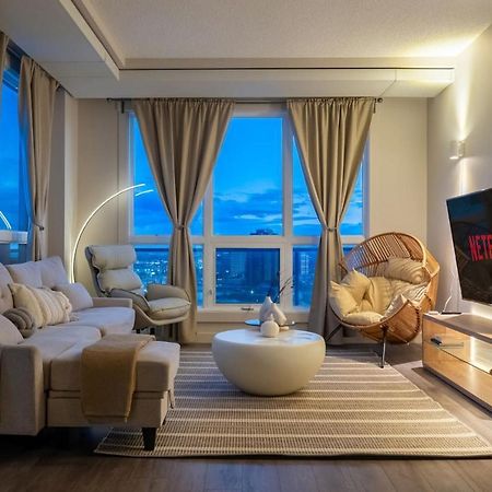 Upscale Penthouse Stay With Mountain & City Views, Free Parking, Bbq Grill, Office Space & More Калгари Экстерьер фото