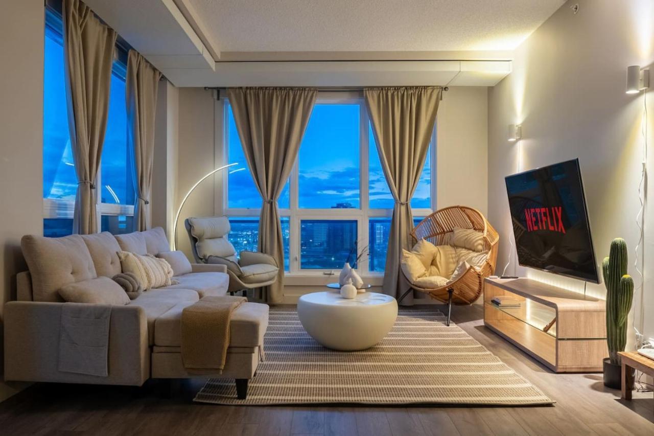 Upscale Penthouse Stay With Mountain & City Views, Free Parking, Bbq Grill, Office Space & More Калгари Экстерьер фото